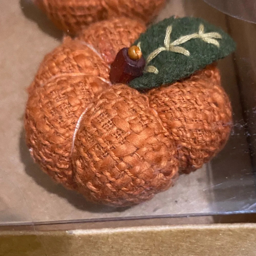 Nicole Miller Home pumpkin shaped napkin rings set of 4 - Brand new! LAST SETS